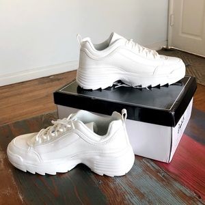 Women’s White “Dad Shoes” Size 7 👟